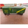 Image 10 : Vintage Lionel O-Gauge Model Train Set and Accessories