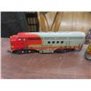 Image 12 : Vintage Lionel O-Gauge Model Train Set and Accessories