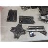 Image 15 : Vintage Lionel O-Gauge Model Train Set and Accessories