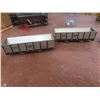 Image 3 : Vintage Lionel O-Gauge Model Train Set and Accessories