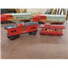 Image 9 : Vintage Lionel O-Gauge Model Train Set and Accessories