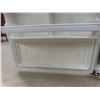Image 14 : White Westinghouse Two-Door Refrigerator 