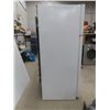 Image 4 : White Westinghouse Two-Door Refrigerator 