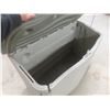 Image 5 : Rubbermaid Deck Chest