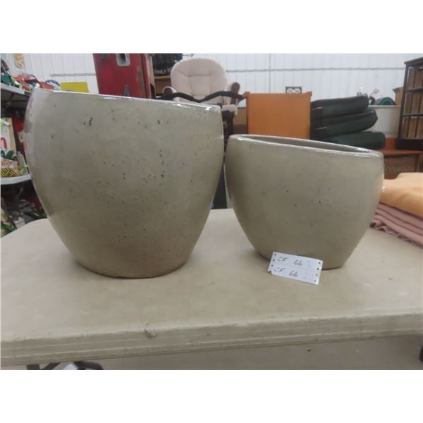 Two Ceramic Planters, Smaller Planter Has Crack
