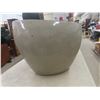 Image 3 : Two Ceramic Planters, Smaller Planter Has Crack