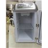 Image 7 : Koolatron Model C18 Hot and Cold Cooler With Power Cord