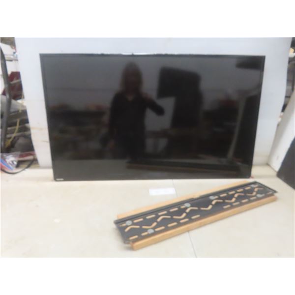 Toshiba 40" Television With Wall Mount, No Remote