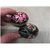 Image 9 : Vintage Wood Carved Painted 14 Pieces - Decanter, 6 Egg Cups, 6 Decorated Eggs, and Tray