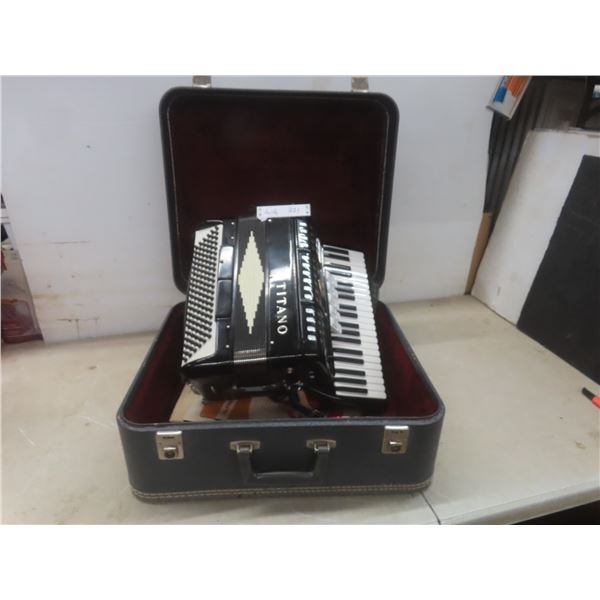 Titano 120-Bass Accordion With Case