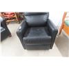 Image 3 : Leather Or Leather Style Recliner
