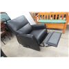 Image 6 : Leather Or Leather Style Recliner