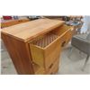 Image 6 : Dresser With Four Drawers, Maple, 37" x 25" x 16"