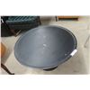Image 3 : Stand, 18" High, 30" Diameter