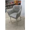 Image 4 : 2 x Waiting Room Chairs - Not Matching