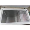 Image 5 : Frigidaire Chest Deep Freezer, 33" x 35" x 20 1/2"