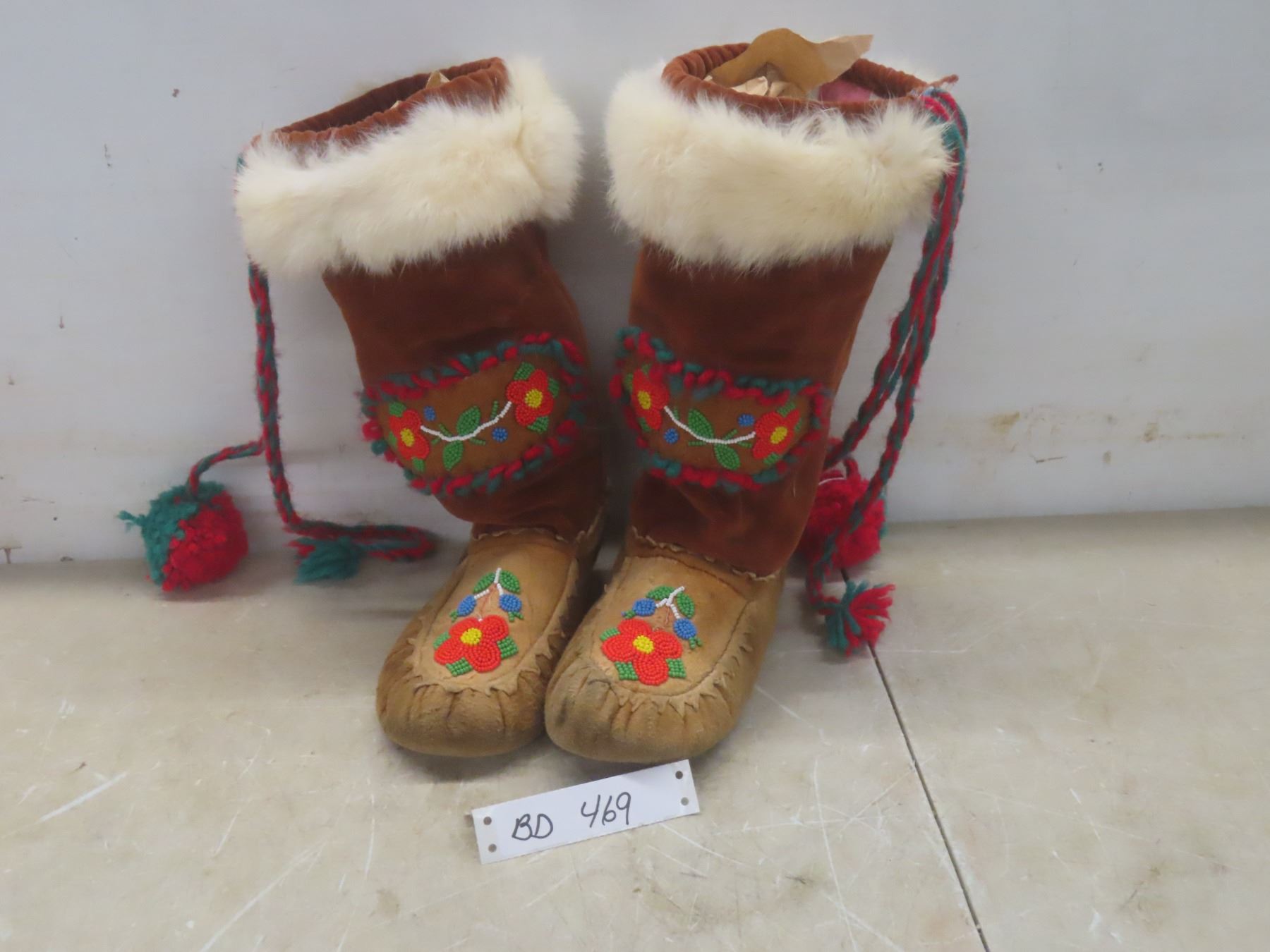 Vtg First Nations Cree Beaded Rabbit Fur Trim Buckskin Moccasins ...