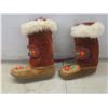 Image 5 : Vtg First Nations Cree Beaded Rabbit Fur Trim Buckskin Moccasins/Mukluks, Soles 10 Inches in Length