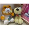 Image 14 : Vtg Garfield Lot Incl 3D Picture in Frame, Ornament in Box, Plush and Adult Large Sweatshirt