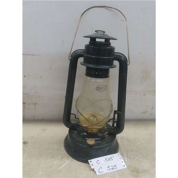 Dietz No. 80 Blizzard Oil Burning Lantern in Green Finish, 16" High, w/ Handle