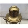 Image 5 : Vtg Brass Lantern Mfg by Univ Metal Spinning and Stamping Co., 12" High w/ Handle