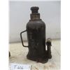 Image 2 : Two Hydraulic Bottle Jacks
