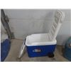 Image 4 : Igloo Cooler and Two Jugs for Liquid, Needs Cleaning