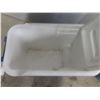 Image 5 : Igloo Cooler and Two Jugs for Liquid, Needs Cleaning