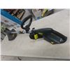 Image 8 : Yardworks 18V Cordless Weed Trimmer w/ Battery and Charger