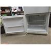 Image 15 : Amana Refrigerator With Bottom Freezer, Model BR18VW