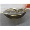 Image 14 : Five-Piece Art Glass Lot Including Vase 9 1/2" High And Ashtrays