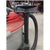 Image 8 : Ridgid 16 Gallon Shop Vacuum, 6.25 HP, Working