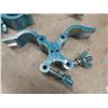 Image 6 : 10 Aluminum Swivel Coupler Clamps & 16 Metal Spring Clamps - Different Sizes