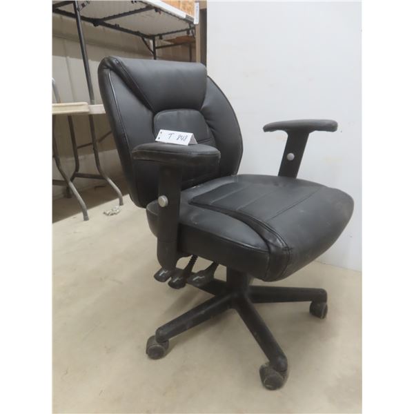 Office Chair With Tilt, Lift, And Swivel