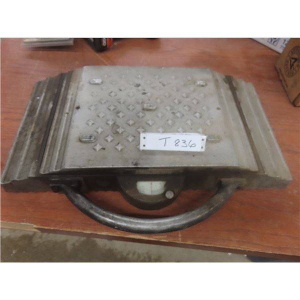 Vintage Engineer’s Precision Level for Machine Tool Setup