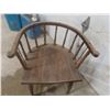 Image 5 : Vintage Oak Barrel-Style Chair