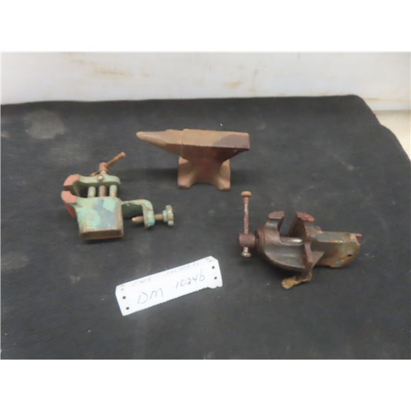 Salesman Samples: Anvil and 2 Bench Vises