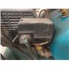 Image 6 : Makita Portable Air Compressor 5.2 Gallon 3 HP