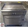 Image 1 : QUEST 36" FLAT TOP GRILL ON TOP 36" OVEN