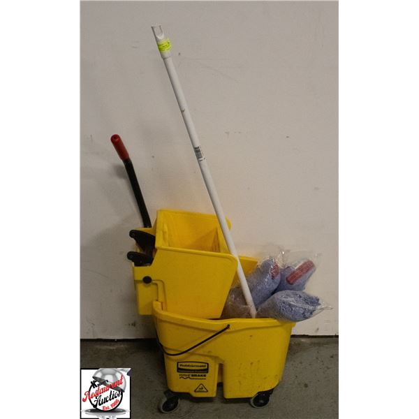 RUBBERMAID WAVE BREAK MOP BUCKET W/ MOP