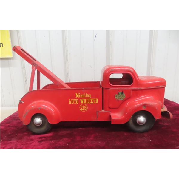 Otaco Minnito Auto Wrecker Pressed Steel Toy Truck, C. 1940s, 16" Long