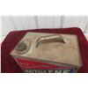 Image 6 : British American BA Motor Oil Auto Lene Heavy SAE 40 Two Gallon Can