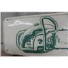 Image 5 : Veedol Chain Oil Metal Tin Sign W/ Chainsaw Graphic, Barker Mfg, C. 1950s–1960s, 32" Up To 12"