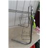 Image 7 : Quaker State Motor Oil 2 Tier Rack. Rack Size 28'' x 27'', Sign 