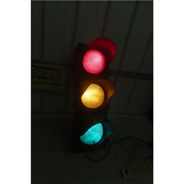 Man Cave Traffic Light 'Econlite' 10'' x 30'' 