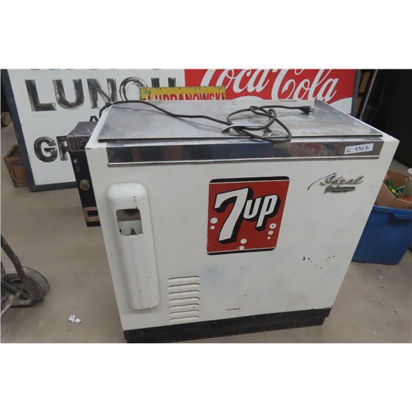 Ideal 7up Chest Cooler 36'' x 36'' x 20'' 