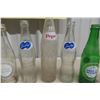 Image 5 : 16 Old Pop Bottles: Crush, 7up, Pepsi, Wynola, Frostie, Stubby, Drewrys,