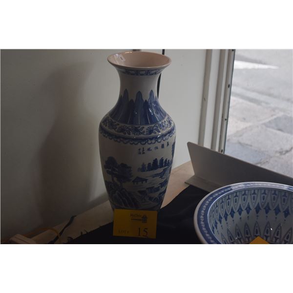 17" CHINESE BLUE & WHITE VASE