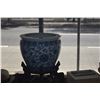 Image 3 : 17" BLUE & WHITE PORCELAIN FISH BOWL ON WOOD STAND (21 1/2" W/STAND)