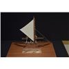 Image 2 : SMALL SAMOAN CANOE IN SHOWCASE